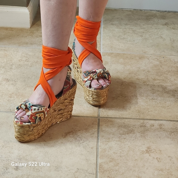 Lace up Wedge Sandle size 6. - Picture 2 of 12